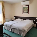 Logis Le Relais Champenois Hotell 2*