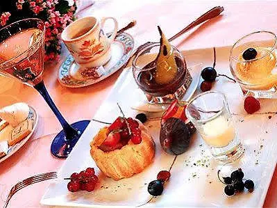 Logis Le Relais Champenois Hotel